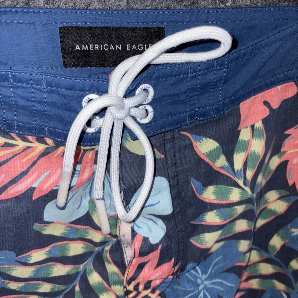 American Eagle Men Size S Blue Floral Polyester Blend Swim‎ Beach Board Shorts